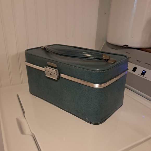 Vintage Towncraft Train case Travel Bag Make Up Box Suitcase Prop - Picture 2 of 15